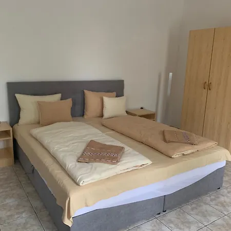 Apartament Nagyfiuk Vendeghaz