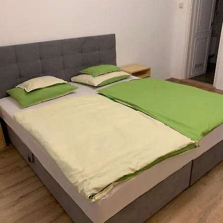 Nagyfiuk Vendeghaz * Poroszló