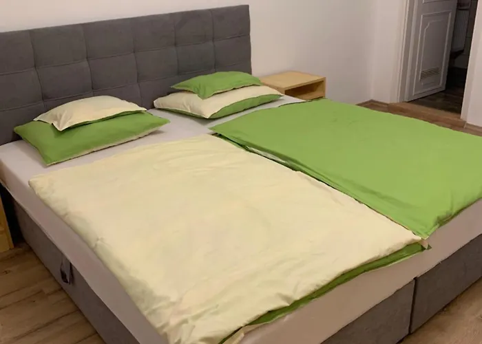 Nagyfiuk Vendeghaz * Poroszló